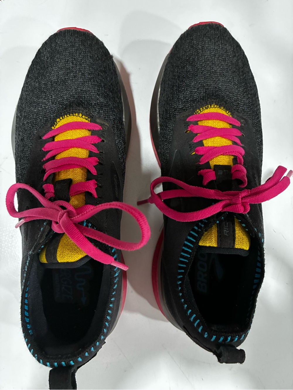 Brooks Ricochet LE Women's Running Shoes Black Pink Yellow Knit - Picture 2 of 9